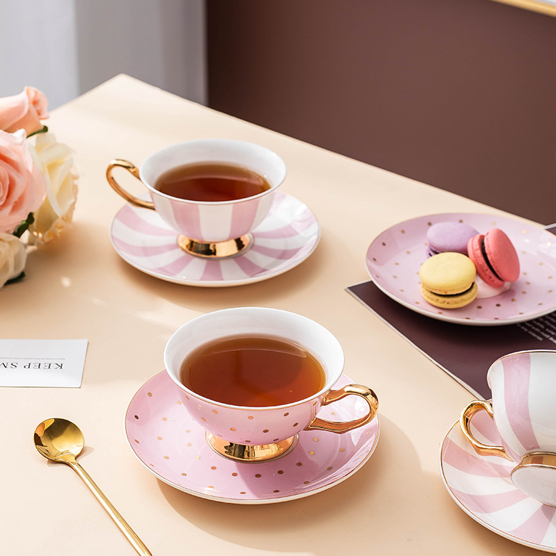 แก้วกาแฟเซรามิกสีชมพูพร้อมจานร - Tea And Coffee Kettle บทวิจารณ์และราคา
